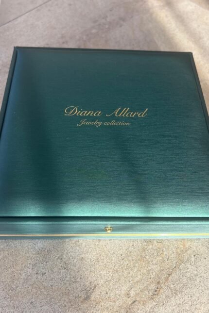 Jewebox (empty box), free with any order over 230 euro.